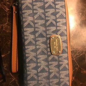 MICHAEL KORS WRISTLET WALLET⛄️